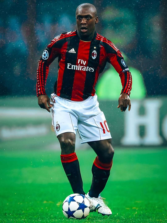 开云官方平台-米兰旧照西多夫引球迷追忆|AC米兰|克拉伦斯-西多夫|ac米兰|老照片_新浪体育_新浪新闻